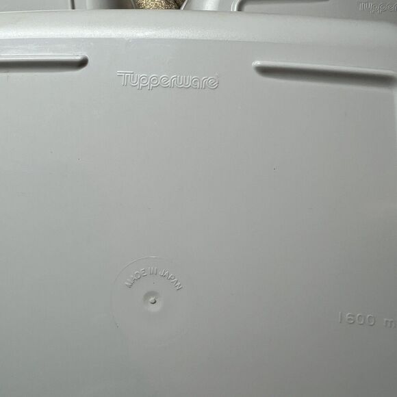 Vintage Tupperware Bentgo Set with Cariolier Handle, Plates, Seals Grey and Blue - Picture 8 of 13